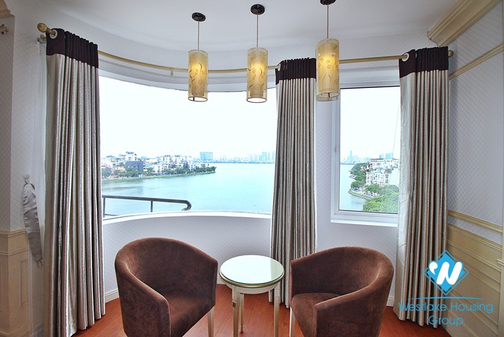 Renovated 2 beds apartment with lake view for rent in Xuan Dieu, Tay Ho